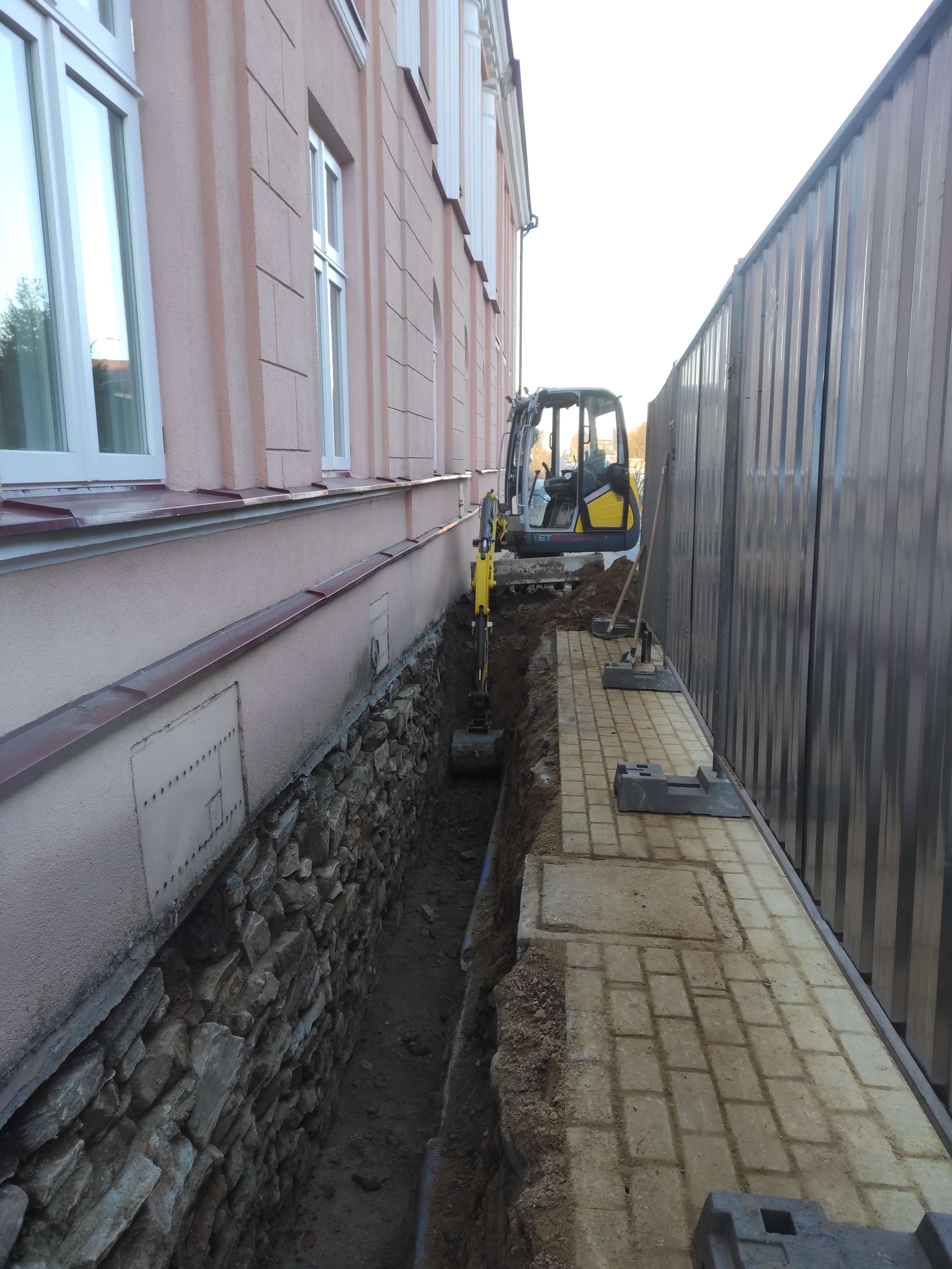 Odkopanie ścian fundamentowych